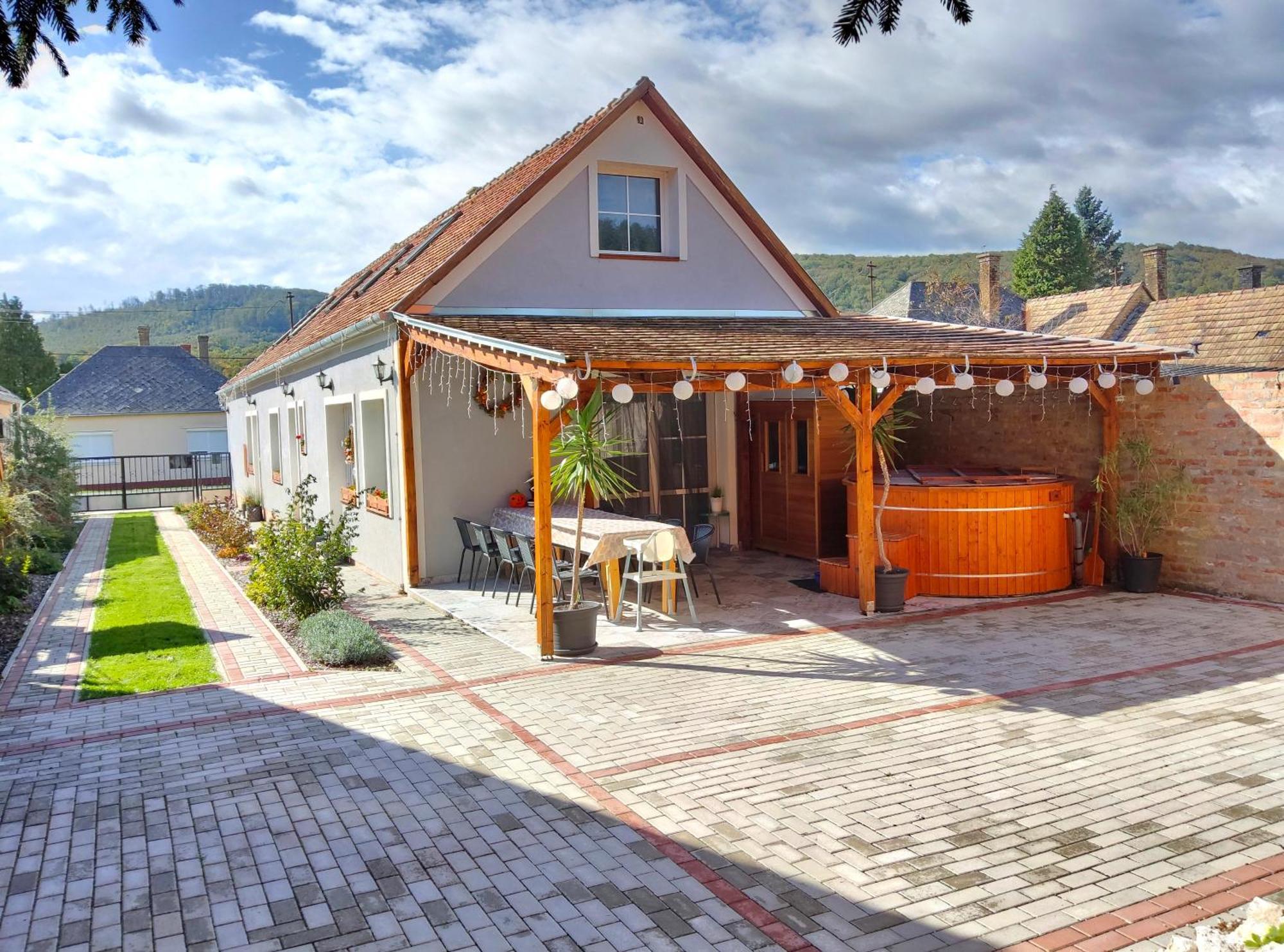 Borostyankut Wellness Home Bakonybel Luaran gambar